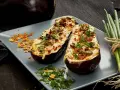 Pyszne faszerowane łódeczki z bakłażana, idealne do wypróbowania w domowych kuchniach. Te bakłażan przepisy zachwycą każdego!
