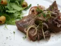 Smażona wątróbka z cebulką i rukolą. Czy wątróbkę można mrozić? Tak, po rozmrożeniu smakuje równie dobrze.