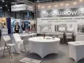 Czy warto korzystać z wypożyczalni mebli eventowych premium zamiast standardu? Zobacz eleganckie stoły i krzesła na evencie.
