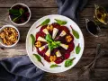 Carpaccio z buraka z serem feta, orzechami i dressingiem balsamicznym. Idealny sos do carpaccio.