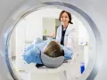 Jak pokonać lęk przed rezonansem? Sprawdzone strategie MRI