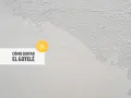 Detalle de pared con gotelé, mostrando cómo quitar pintura de la pared para renovarla.
