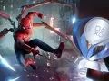 Spider-Man en acción, con sus tentáculos mecánicos desplegados, junto al trofeo platino de Spider-Man 2.