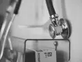 Stetoskop i pudełko rękawiczek. Zastanawiasz się, co kupić lekarzowi w ramach podziękowania?