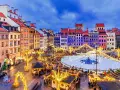Magiczny jarmark świąteczny Warszawa na Rynku Starego Miasta. Lodowisko, iluminacje i kolorowe kamienice tworzą niepowtarzalny klimat.