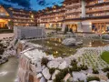 Elegancki hotel z basenami i kaskadą. Sprawdź termy Bania godziny otwarcia i zaplanuj relaks.