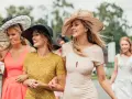 Jak się ubrać na poprawiny jako gość - elegancja bez przesady