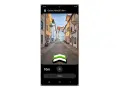 Auf dem Bildschirm eines Galaxy Note20 Ultra wird eine Gasse mit bunten Häusern gezeigt. Ein Pfeil weist auf "smart things find" hin, 10m entfernt.