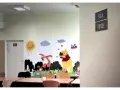 Pierwsze widzenie w areszcie śledczym. Sala widzeń z Kubusiem Puchatkiem i Tygryskiem na ścianie.