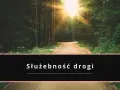 Droga przez las, gdzie słońce przebija się przez drzewa. Tekst "Służebność drogi" sugeruje potencjalne problemy z dostępem.