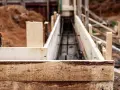 Jaki fundament pod ogrodzenie: uniknij błędów przy wyborze i budowie