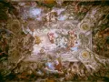Vaste fresque de plafond, une oeuvre baroque foisonnante de figures célestes et humaines dans un décor architectural illusionniste.