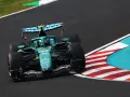 El coche Aston Martin F1, con el número 14, acelera en una curva.