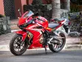 Honda CB 500 X rossa, pronta a sfrecciare. La sua velocità massima ti porterà ovunque.