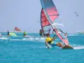 Ile trwa nauka windsurfingu? Opanuj podstawy w tydzień!