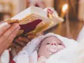 Chrzest dziecka - co się mówi? Kluczowe pytania i odpowiedzi