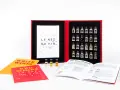 Kit de degustación "Le Nez du Vin" con pequeños frascos de aromas, libros y una tabla de cata.