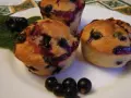 Pyszne muffinki z porzeczkami, pachnące latem i domowym ciepłem. Idealne na deser lub drugie śniadanie.