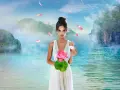Kobieta w białej sukni trzyma lotos na tle tropikalnych wysp. Płatki kwiatów unoszą się w powietrzu, tworząc atmosferę raju. Hotel Paradise 8 zaprasza do tego magicznego miejsca.