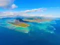 Widok z lotu ptaka na Le Morne Brabant na Mauritiusie. Idealny czas na wizytę to maj-grudzień, kiedy pogoda jest słoneczna i sucha.