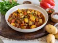 Herzhafter Bauerntopf mit Hackfleisch, Kartoffeln und Gemüse. Ein einfaches und leckeres Bauerntopf Rezept für die ganze Familie.