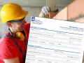 Obrero con casco amarillo sonríe mientras revisa un formulario de solicitud de licencia de obra menor en edificios residenciales.