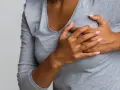 Ból sutków przy menopauzie – dlaczego się pojawia i co oznacza?