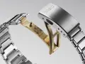 Dwa rodzaje bransolet w zegarkach: metalowa z grawerem i srebrna z logo Casio.