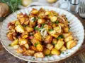 Knusprige Bratkartoffeln mit Speck und Zwiebeln, perfekt aus dem Airfryer. Gekochte Kartoffeln werden so zu einem Genuss.