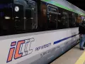 Pociąg PKP Intercity z Rzeszowa do Warszawy czeka na pasażerów.