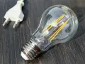 Bombilla LED y enchufe. Interesante saber cuanto gasta una bombilla encendida 24 horas.