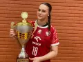 Dominik Jaworski z pucharem za pierwsze miejsce, dumny z sukcesu.