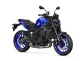 Niebieski motocykl Yamaha MT-09 z ciemnografitowymi elementami. Sprawdź yamaha mt-09 dane techniczne.