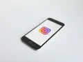 Smartfon z ikoną Instagrama. Czy to początek uzależnienia od Instagrama?