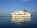 Prom Norröna linii Smyril Line wypływa na wody. Czas podróży na Islandię zależy od trasy i warunków pogodowych.
