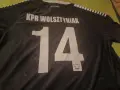 Czarna koszulka z napisem "KPR Wolsztyniak" i numerem 14.