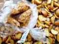 Ile piec kawałki kurczaka w rękawie, aby były soczyste i pyszne