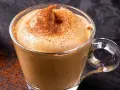 Crema di caffè come al bar con solo 3 ingredienti, spolverata di cacao. Una delizia cremosa e veloce da preparare.