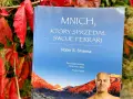 Okładka książki "Mnich, który sprzedał swoje Ferrari" Robina S. Sharmy na tle jesiennych liści.