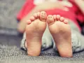 Smutny list matki do córki: moje stópki z uśmiechniętymi buźkami tęsknią za Tobą.