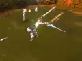 Sora en acción con su arma Artema KH3, lanzando un ataque triple contra enemigos en un campo verde.