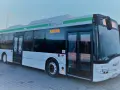 Autobusy Albatros stojące w rzędzie. Na wyświetlaczu widnieje napis "ALBATROS".