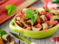 Kiedy jest sezon na rabarbar? Najlepszy czas na zbiór i smak