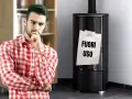 Uomo pensieroso guarda stufa spenta con foglio "FUORI USO". Necessaria riparazione stufe per il freddo.