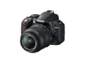 Czarny aparat fotograficzny Nikon D3100 z obiektywem 18-55mm. Idealny do uchwycenia wspomnień.