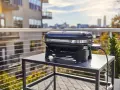 Elektryczny grill Weber Lumin na balkonie. Czy faktycznie jest zakaz używania grilli elektrycznych na balkonach w blokach?