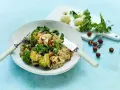 En härlig vegetarisk rätt med kål, broccoli och nötter. Perfekt för dig som söker nya vegetariska recept.