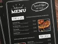 Menú de restaurante con "Steaks & Grill" y "Pub Classics". La **menu engineering** se refleja en la oferta especial "2 por $18".