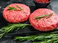 Mięso do burgera: Jak zrobić idealny, soczysty kotlet w domu?
