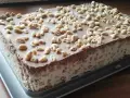 Pyszny kinder country bez pieczenia z czekoladową polewą i chrupiącymi płatkami. Idealny deser dla każdego!